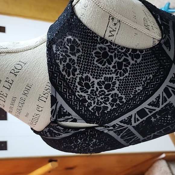 Lacy Dress - Picture 3 of 3